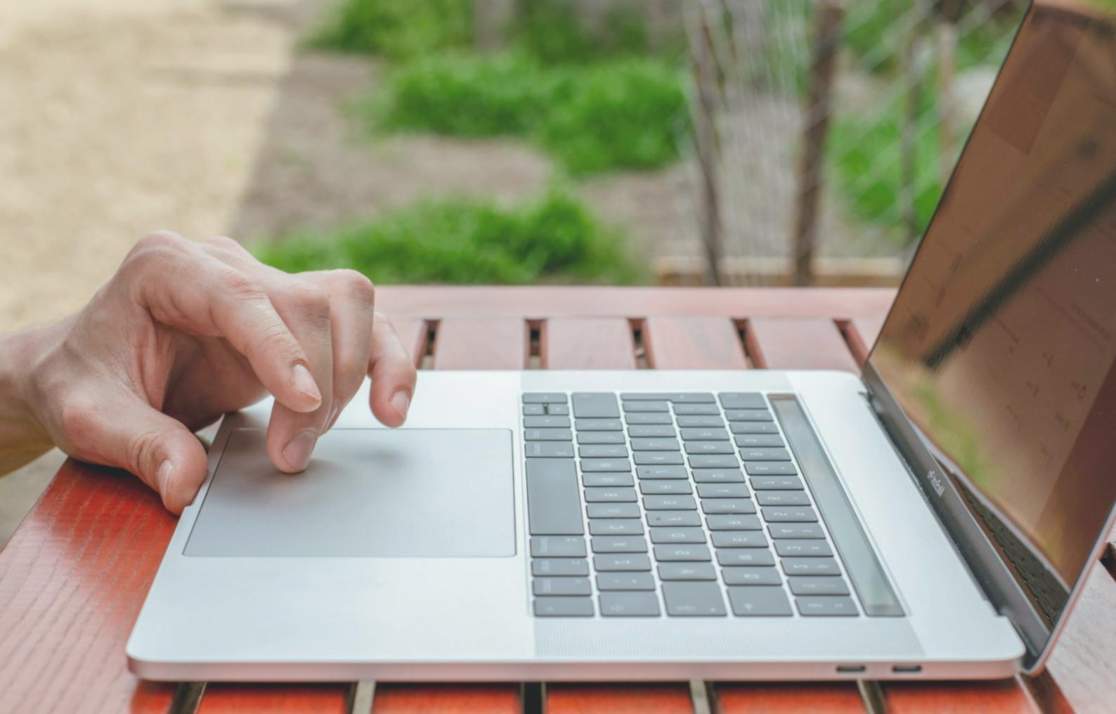 Ambiente de aprendizaje moderno con tecnología educativa